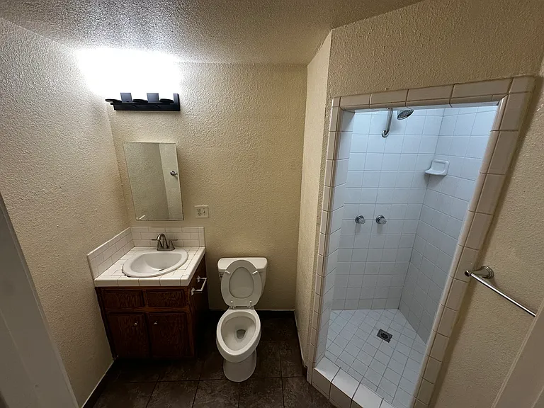 7136 Vine Ave #B — Photo 5