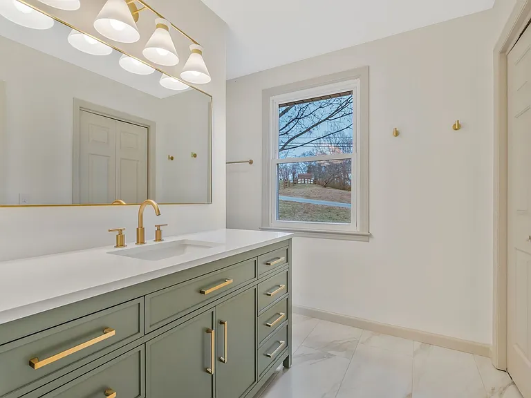 115 Pascal Dr — Photo 13