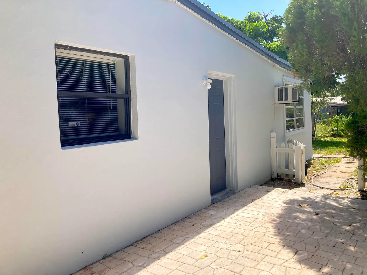 3 bed, 2.0 bath, 956 sqft, $2,700 — Photo 3