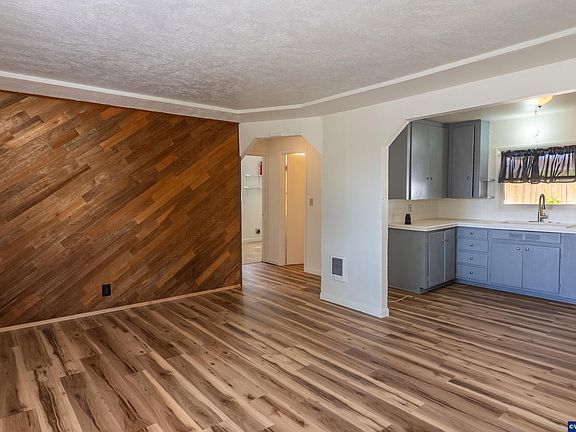 4th image of 270 Gwinn St W
