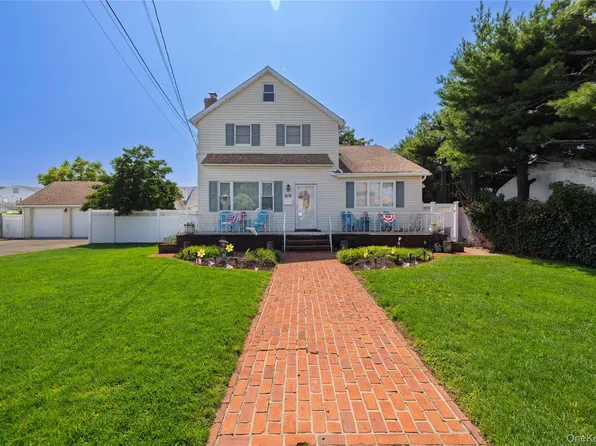 619 S 6th Street, Lindenhurst, NY 11757