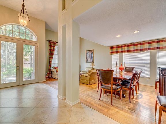 4th image of 2216 Green Oaks Ln