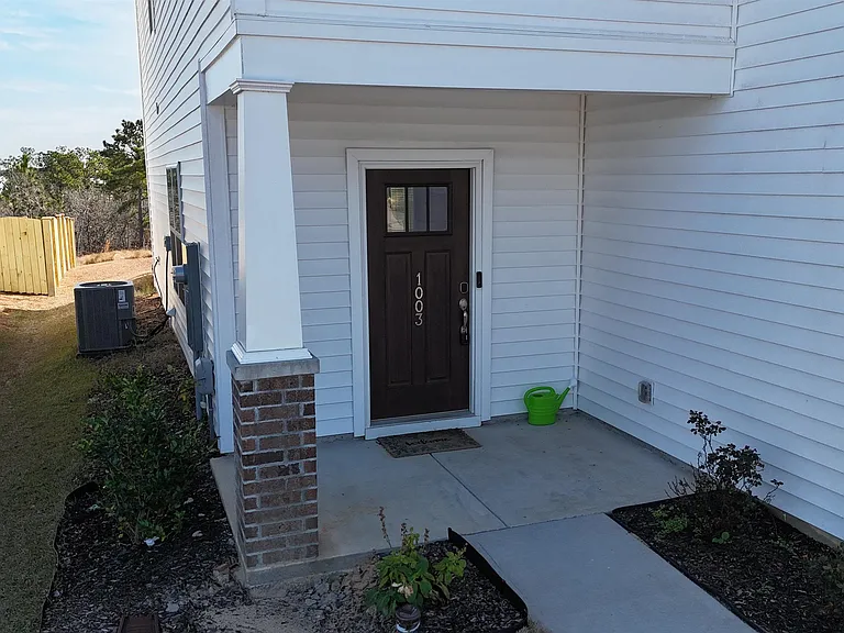 1003 Ashcroft Cir — Photo 3