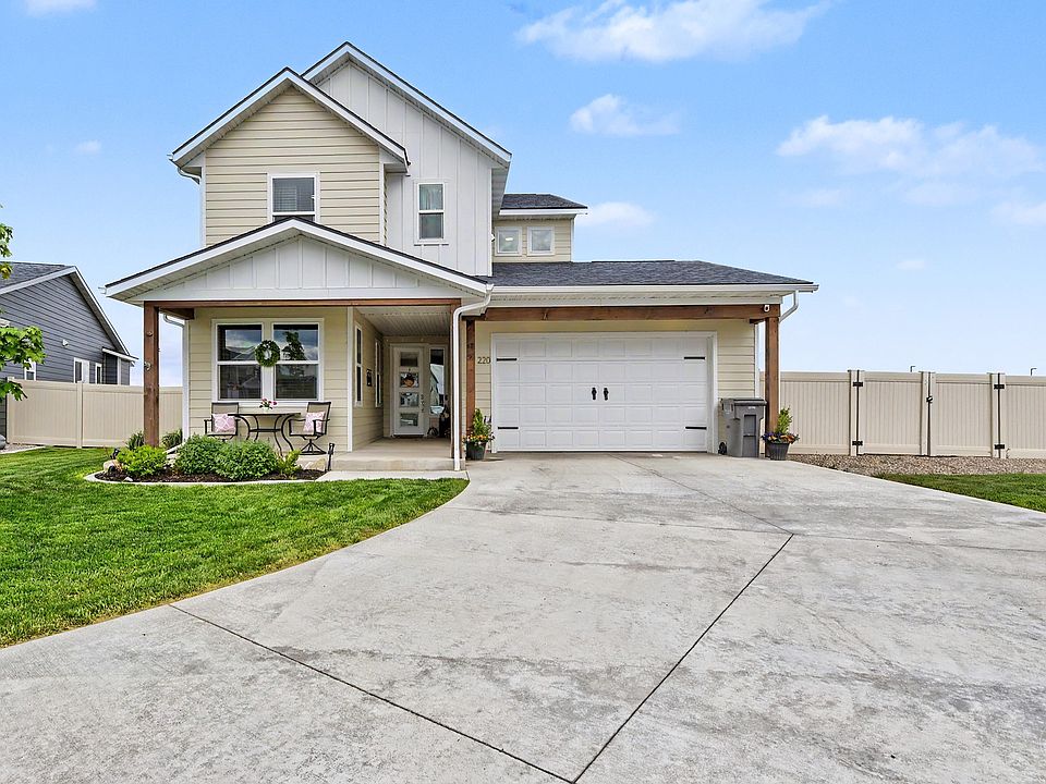 1st image of 220 Kinross Ct