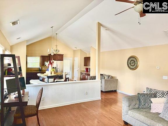 4th image of 102 Driftwood Ave
