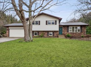 411 Northfield Ln, Valparaiso, IN 46383