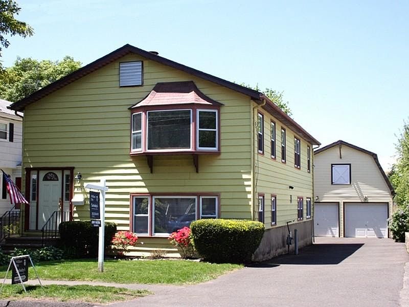 Single Family Home in Walk to Town Location