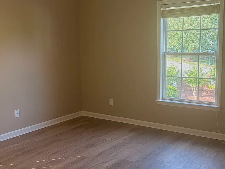 631 Mill Pond Ct — Photo 18