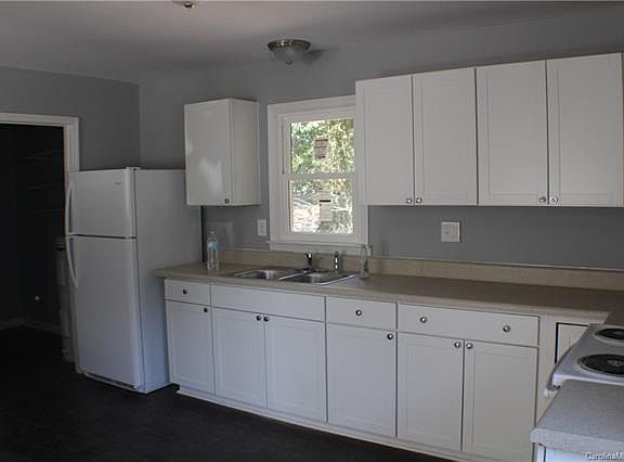 5th image of 202 W Shannonhouse St