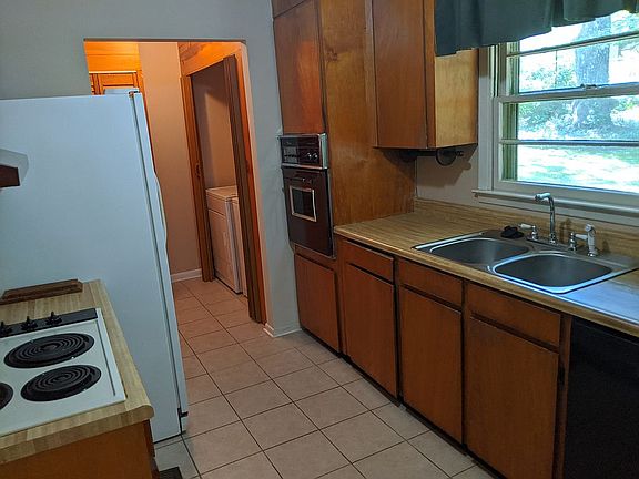 Kitchen to laundry/pantry