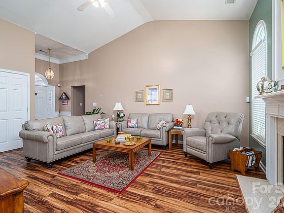 4th image of 11132 Chastain Parc Dr