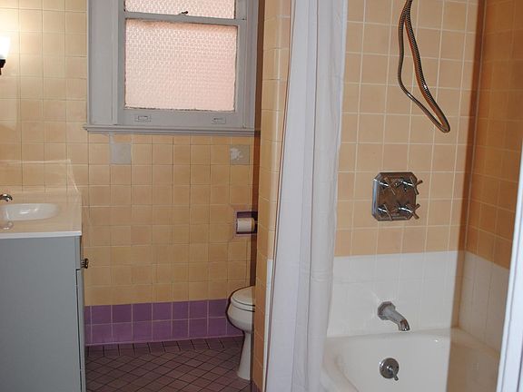 2nd image of 1323 Quarrier St #B
