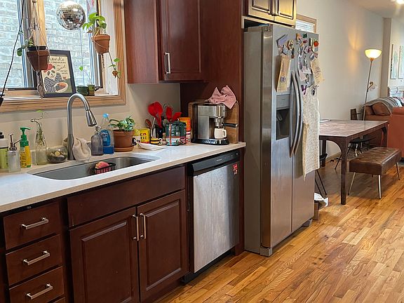 3rd image of 1112 N Marshfield Ave #1