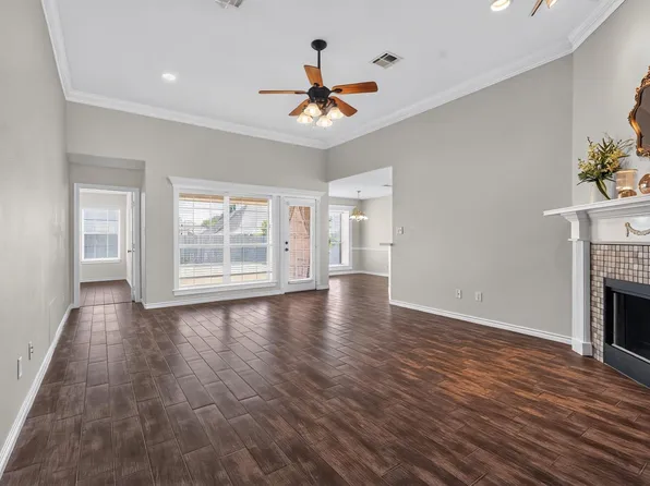 3743 Essen Loop, College Station, TX 77845