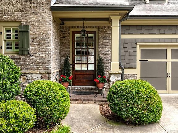 5th image of 136 Lullwater Ln