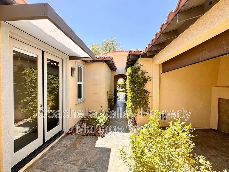 138 Shoreline Dr — Photo 5