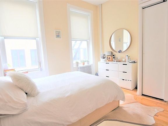 4th image of 25 Downing St APT 11