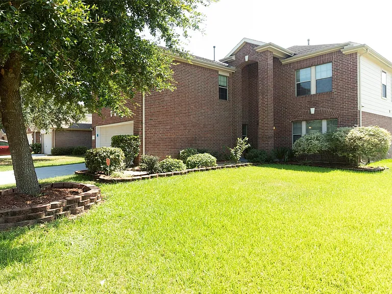 2202 Crossmill Ln — Photo 45