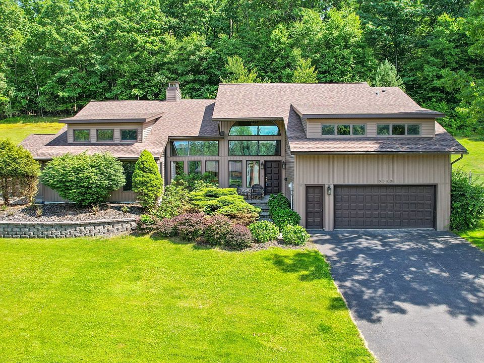 1st image of 3852 Pembrooke Ln