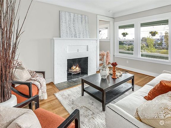 5th image of 4541 5th Ave NE