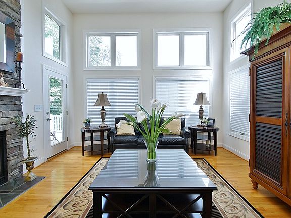 3rd image of 810 Forest Lawn Dr #93
