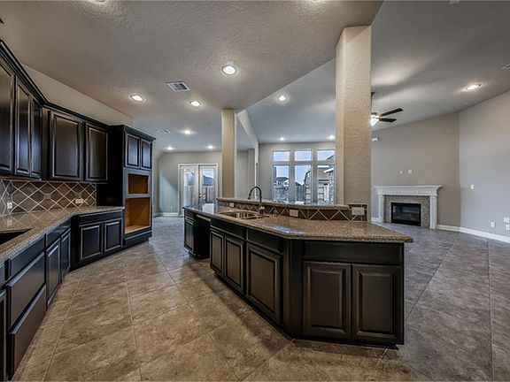 4th image of 18610 Garlington Dr