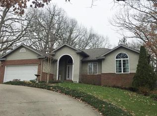 39 Lake Shore Dr, Pana, IL 62557