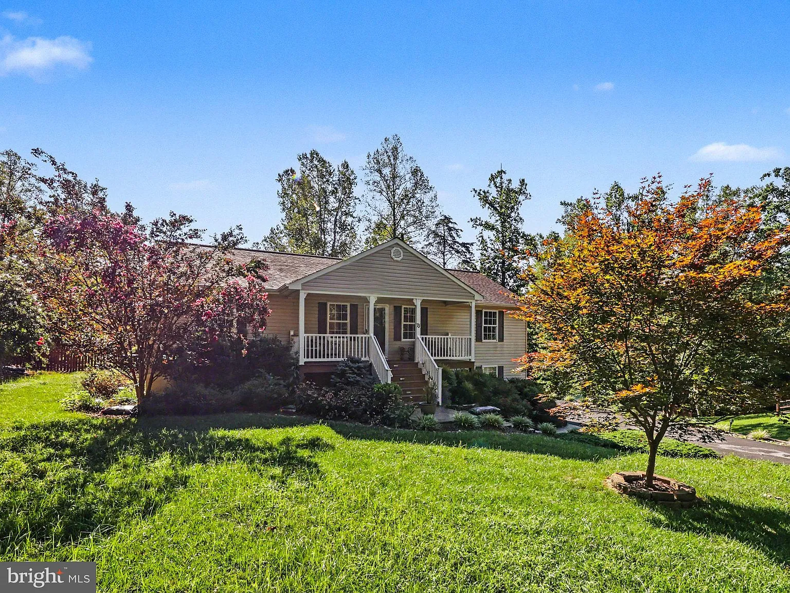 3 bed, 3.0 bath, 2352 sqft, $3,000 — Photo 1