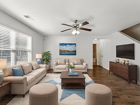 4th image of 222 Sarah Way