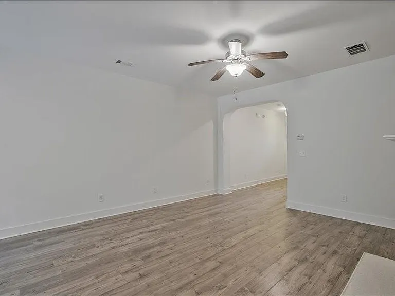 1809 Edgehill Dr — Photo 11