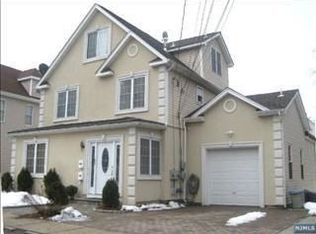 141 Hoefleys Ln, Leonia, NJ 07605