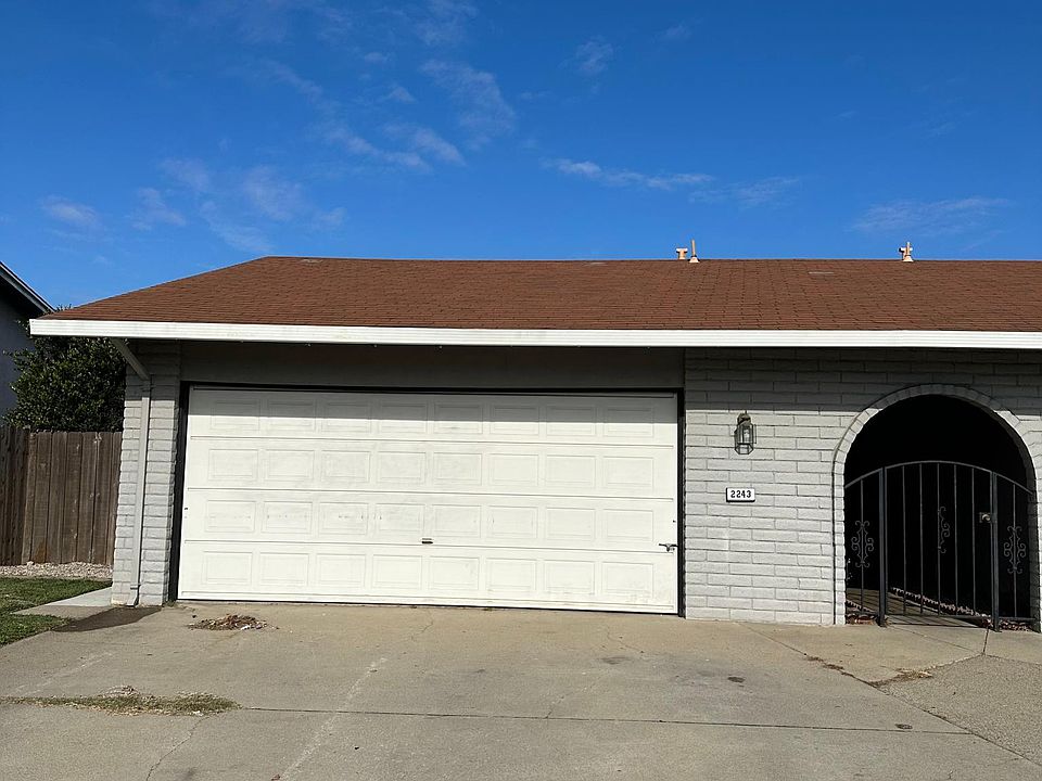 Long driveway enters the garage, and front courtyard to front entry