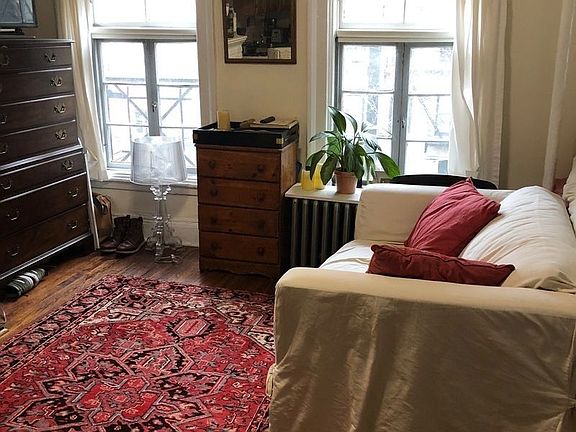 3rd image of 8 Patchin Pl APT 3R