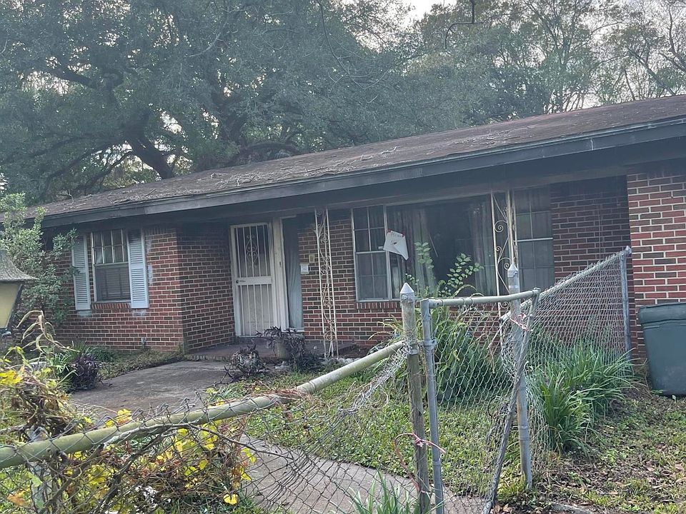 1st image of 1134 Huron St