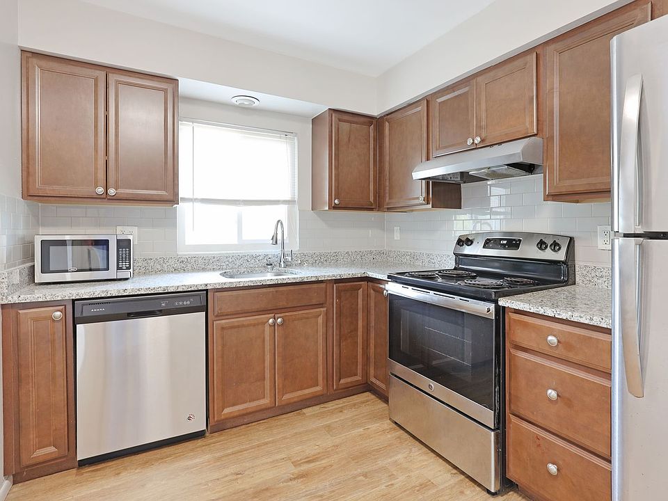 1st image of 2304 Ringling Blvd APT 212