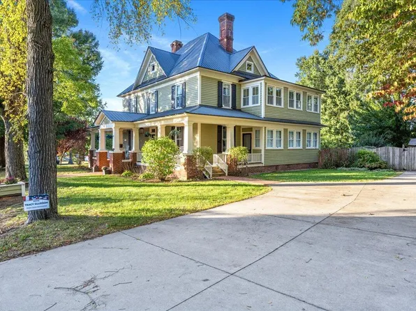 26 Oak St, Roxboro, NC 27573