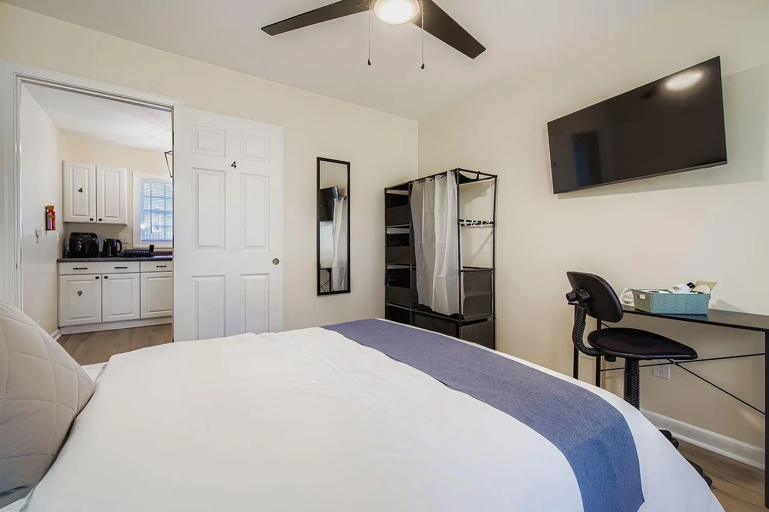 4 bed, 5.0 bath, 3300 sqft, $1,027 — Photo 1