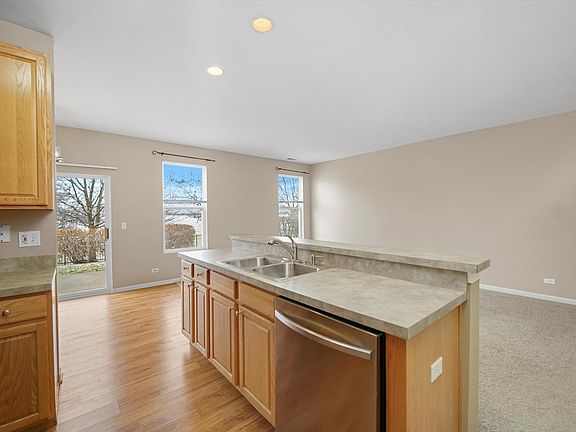 5th image of 4161 Blackstone Dr #4161