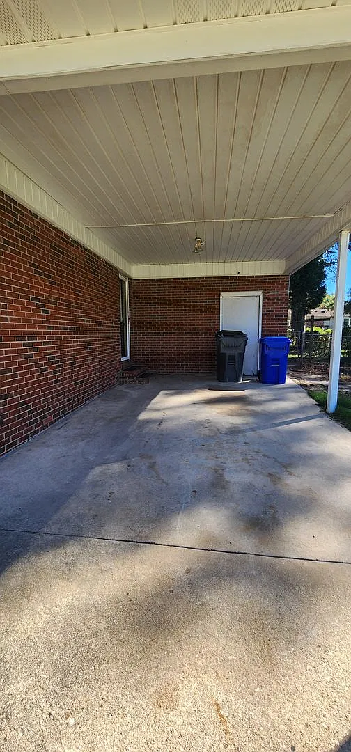 Holly Hills — Photo 3