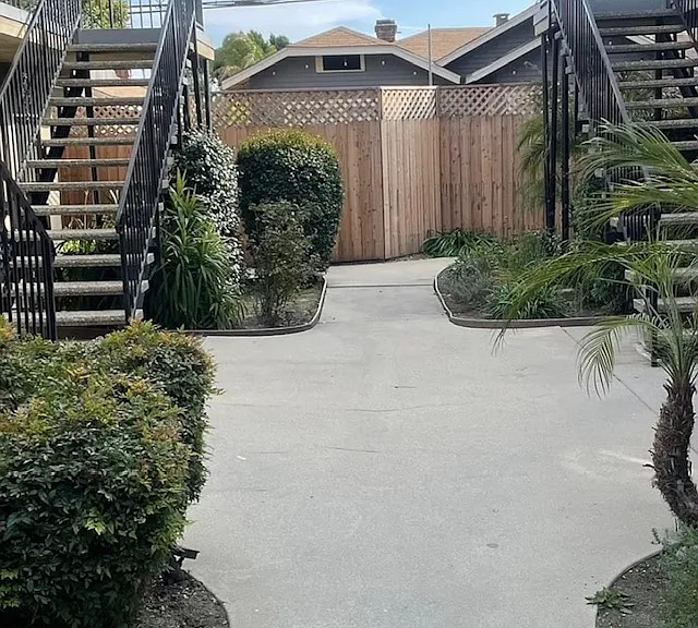 829 W Duarte Rd #B — Photo 6