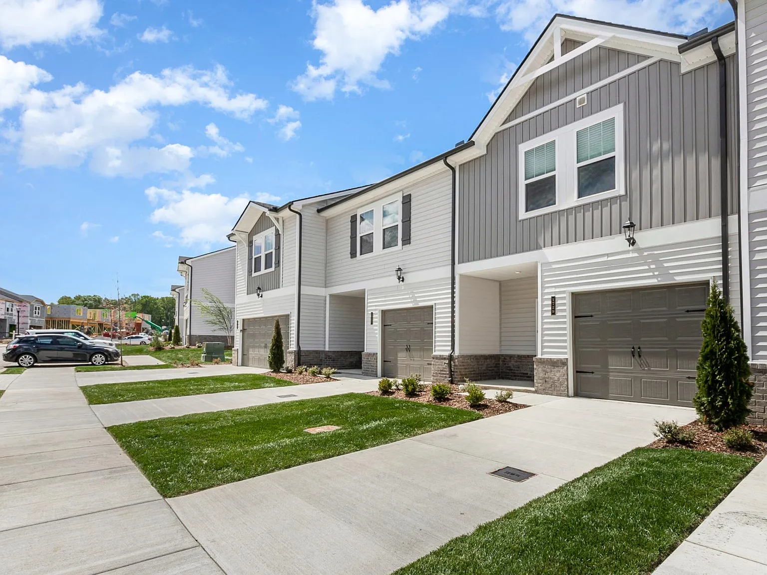 3 bed, 2.5 bath, 1601 sqft, $1,995 — Photo 2