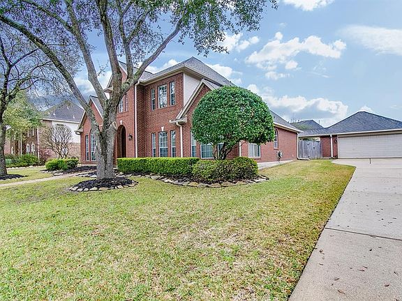 2nd image of 901 Eagle Lakes Dr