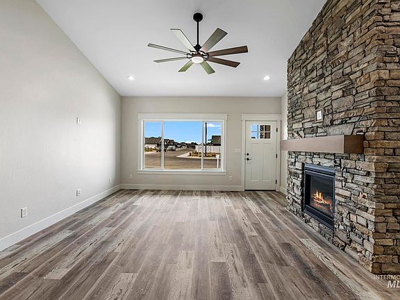 3rd image of 1414 Haizlee Way