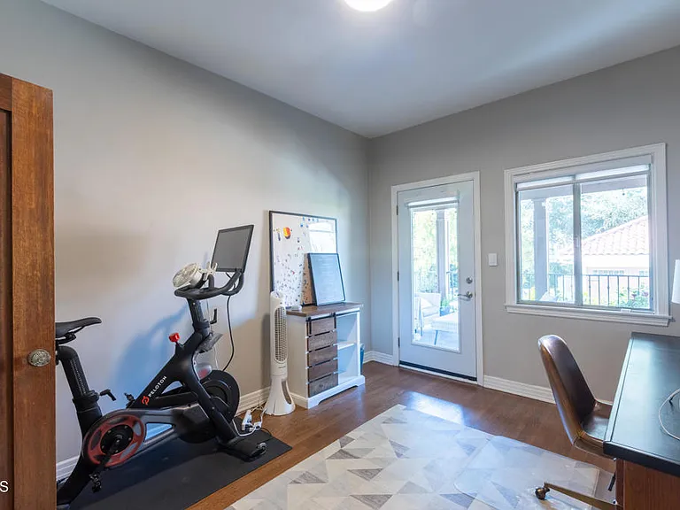 1541 Rose Villa St — Photo 29
