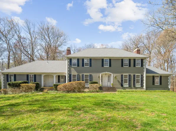 64 Pequot Lane, New Canaan, CT 06840