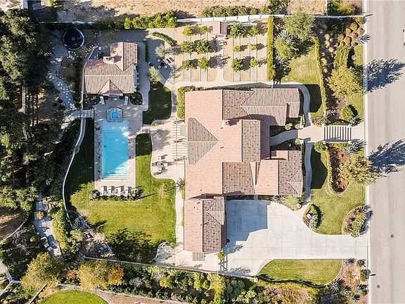 4th image of 27003 Cotswold Dr