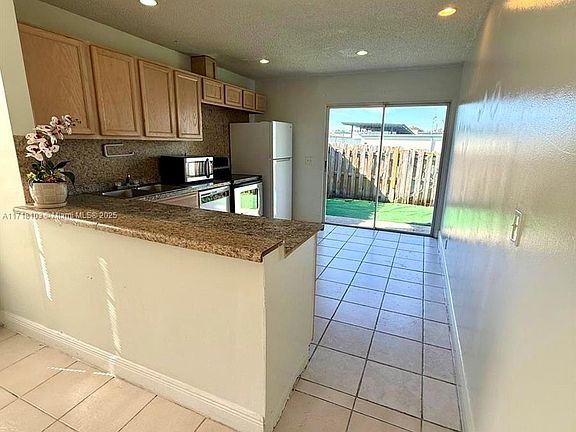 4th image of 4840 Orleans Ct APT A