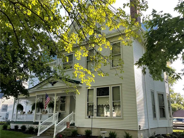 514 N 7th St, Marshall, IL 62441