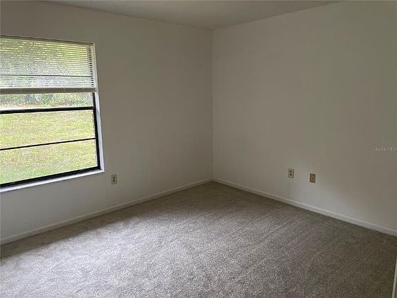4th image of 223 E Gardenia Dr