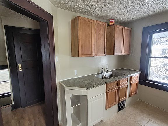 5th image of 406 E Crosier St #A